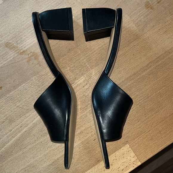 Leather Slides Like New - Picture 9 of 12